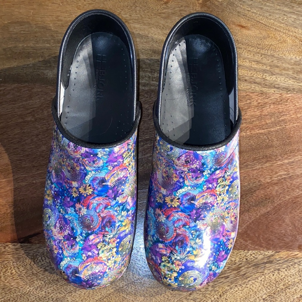 BJORK Woman’s Floral Clogs